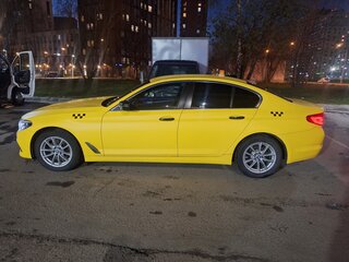 2019 BMW 5 серии 520d xDrive VII (G30/G31/G38), чёрный, 1900000 рублей, вид 4