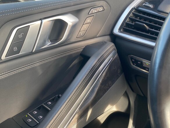 2021 BMW X6 40i III (G06), серый, 12900000 рублей - вид 16