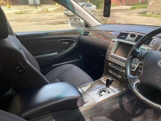 2004 Toyota Crown Majesta IV (S180), серебристый, 420000 рублей, вид 3