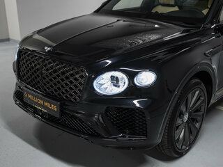 2026 Bentley Bentayga I Рестайлинг, чёрный, 47000000 рублей, вид 4