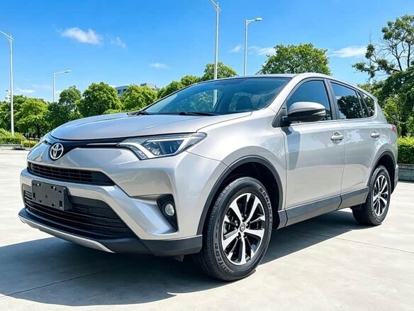 2019 Toyota RAV4 IV (XA40) Рестайлинг, серебристый - вид 2
