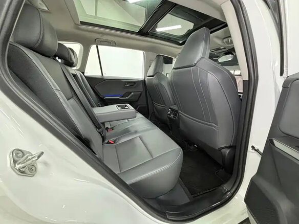 2025 Toyota RAV4 VI (XA60), белый, 4150000 рублей - вид 15