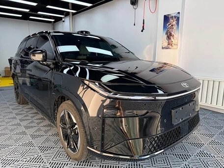 2026 Toyota bZ3X 50 kWh, чёрный, 2800077 рублей, вид 3