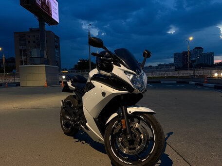 2011 Yamaha XJ6 (FZ6R), белый, 520000 рублей, вид 2