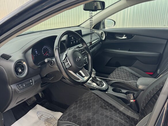 2019 Kia Cerato IV, синий, 2120000 рублей - вид 2