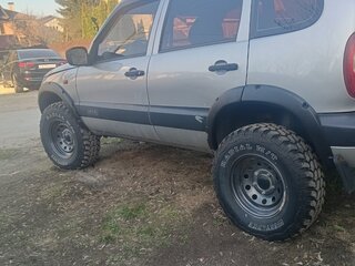2004 Chevrolet Niva I, серебристый, 750000 рублей, вид 1