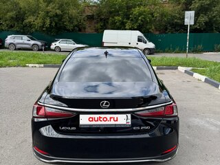 2021 Lexus ES 250 VII Рестайлинг, чёрный, 4350000 рублей, вид 3