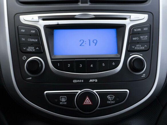 2013 Hyundai Solaris I, серый, 859000 рублей - вид 10