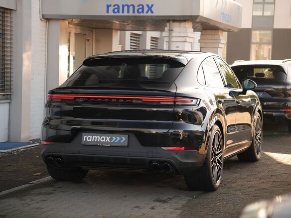 2025 Porsche Cayenne E-Hybrid Coupé III Рестайлинг, чёрный - вид 8