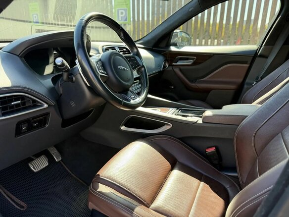 2017 Jaguar F-Pace I, белый, 3599000 рублей - вид 16