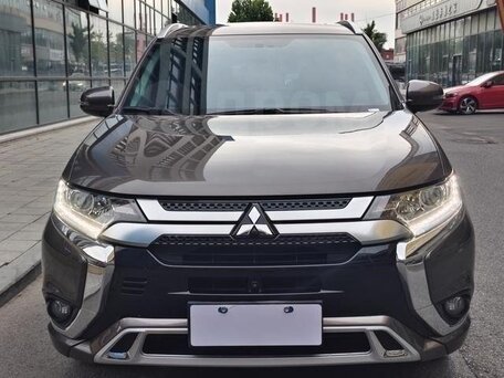 2021 Mitsubishi Outlander III Рестайлинг 3, коричневый, 1980000 рублей, вид 2