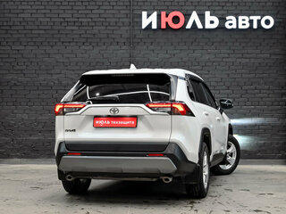 2021 Toyota RAV4 V (XA50), белый, 3250000 рублей, вид 4