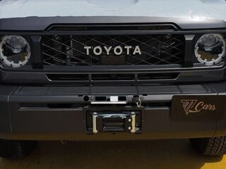 2025 Toyota Land Cruiser 79 70 Series Рестайлинг 2, чёрный, 7532000 рублей, вид 4