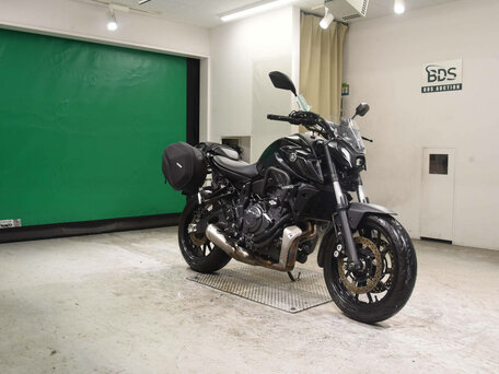 2024 Yamaha MT-07 (FZ-07), чёрный, 987250 рублей, вид 3