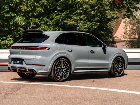 2024 Porsche Cayenne Turbo E-Hybrid III Рестайлинг, серый, 22000000 рублей, вид 4