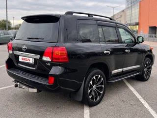 2012 Toyota Land Cruiser 200 Series Рестайлинг 1, чёрный, 3699000 рублей, вид 4