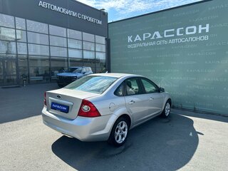 2010 Ford Focus II Рестайлинг, серебристый, 500000 рублей, вид 2