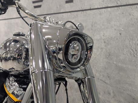 2025 Harley-Davidson Fat Boy, серебристый, 5500000 рублей, вид 3