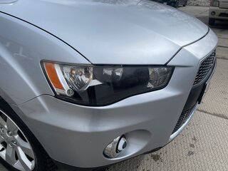 2011 Mitsubishi Outlander II Рестайлинг, серебристый, 1600000 рублей, вид 3