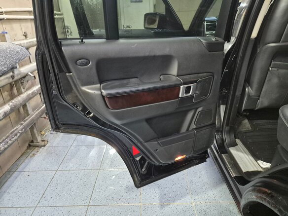 2009 Land Rover Range Rover III Рестайлинг, чёрный, 1350000 рублей - вид 24