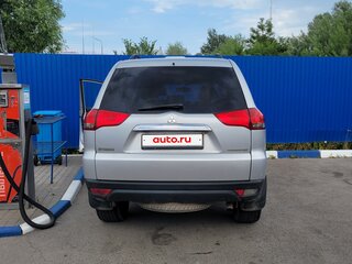 2015 Mitsubishi Pajero Sport II Рестайлинг, серебристый, 1900000 рублей, вид 3