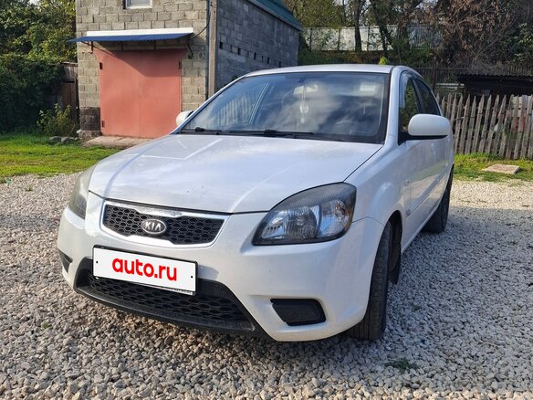 2011 Kia Rio II Рестайлинг, белый, 600000 рублей