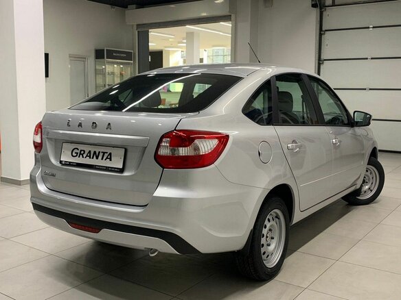 2026 Lada (ВАЗ) Granta I Рестайлинг, серебристый, 1155000 рублей - вид 2