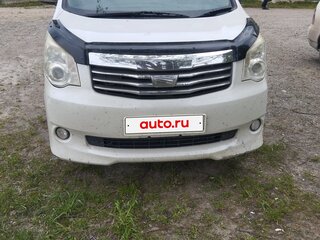 2013 Toyota Noah II (R70), белый, 1450000 рублей, вид 2