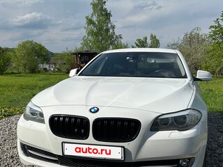 2011 BMW 5 серии 520d VI (F10/F11/F07), белый, 1690000 рублей, вид 3