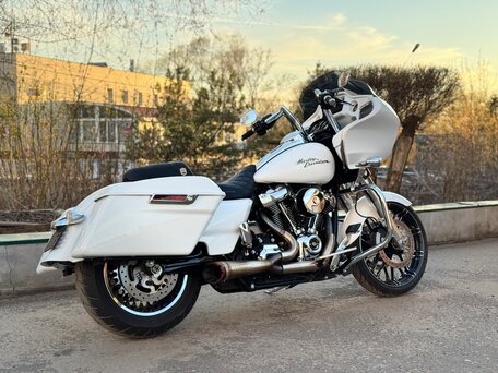 2020 Harley-Davidson Road Glide, белый, 1590000 рублей, вид 4