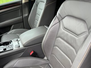 2021 Volkswagen Touareg III, чёрный, 4200000 рублей, вид 4