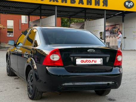 2009 Ford Focus II Рестайлинг, чёрный, 379990 рублей, вид 5