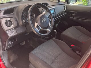 2012 Toyota Yaris III, красный, 950000 рублей, вид 4