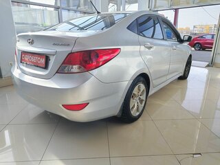 2013 Hyundai Solaris I, серебристый, 625000 рублей, вид 4