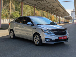 2015 Kia Rio III Рестайлинг, серебристый, 670000 рублей, вид 2