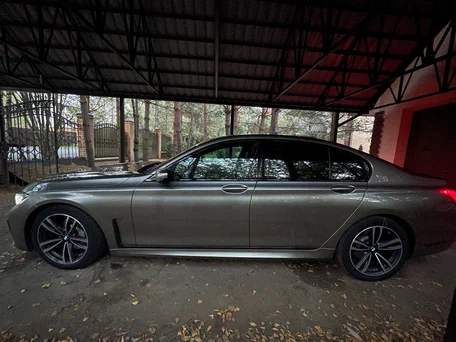 2021 BMW 7 серии 730i VI (G11/G12) Рестайлинг, серый, 6049000 рублей, вид 4