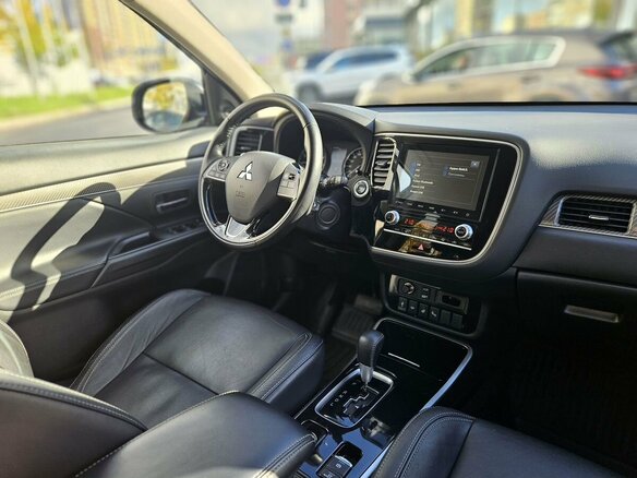 2021 Mitsubishi Outlander III Рестайлинг 3, чёрный - вид 12