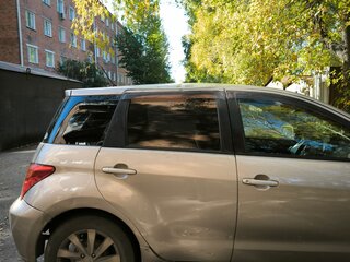 2004 Toyota Ist I, коричневый, 320000 рублей, вид 2