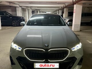 2024 BMW 5 серии 530i xDrive VIII (G60/G61/G68), серый, 7650000 рублей, вид 4
