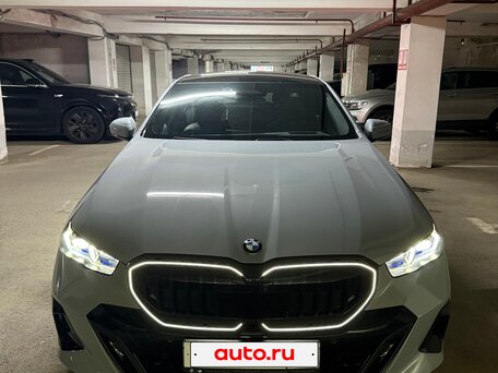 2024 BMW 5 серии 530i xDrive VIII (G60/G61/G68), серый, 7590000 рублей, вид 4
