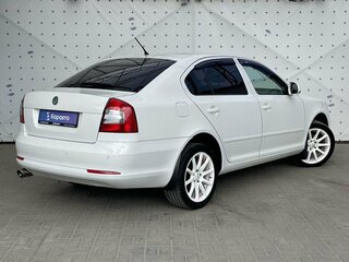2013 Skoda Octavia II (A5) Рестайлинг, белый, 895000 рублей, вид 5