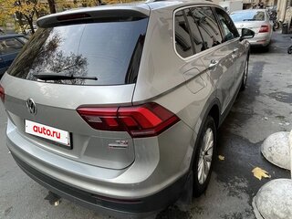2017 Volkswagen Tiguan II, серебристый, 2480000 рублей, вид 5