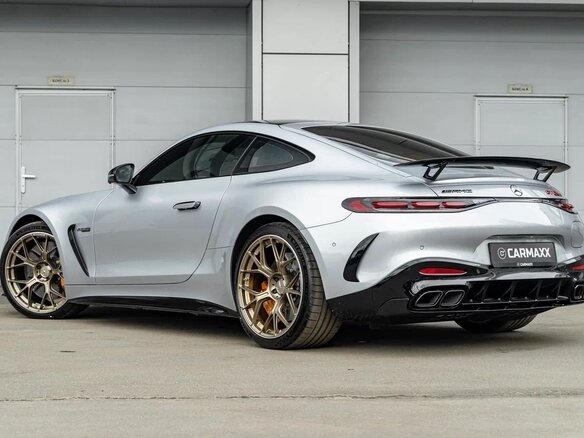 2026 Mercedes-Benz AMG GT 63 S E Performance II, серебристый, 27890000 рублей - вид 3