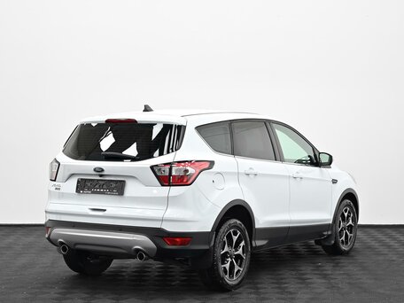 2017 Ford Kuga II Рестайлинг, белый, 1215000 рублей, вид 4