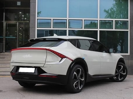 2023 Kia EV6 Standard Range I, белый, 3170000 рублей, вид 5