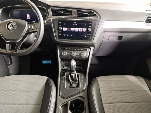 2020 Volkswagen Tiguan II, серебристый - вид 14