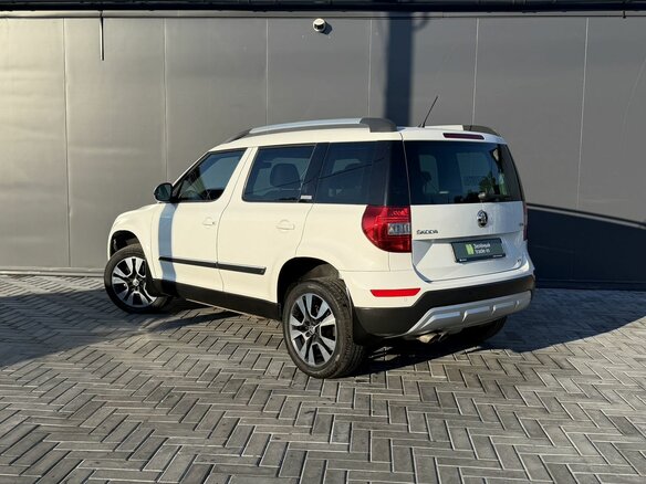 2015 Skoda Yeti I Рестайлинг, белый, 1550000 рублей - вид 5