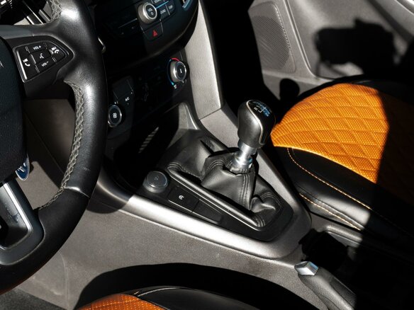 2016 Ford Focus III Рестайлинг, жёлтый, 1149000 рублей - вид 13