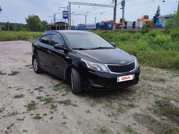 2015 Kia Rio III Рестайлинг, чёрный, 700000 рублей - вид 1