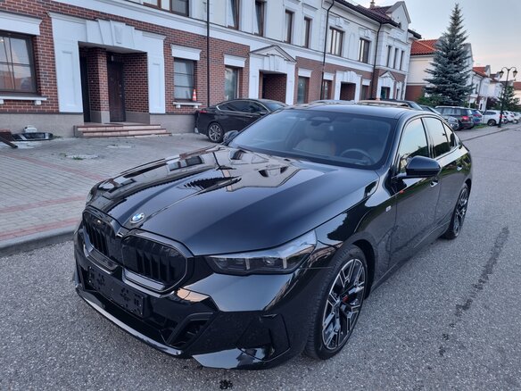 2025 BMW 5 серии 530i xDrive VIII (G60/G61/G68), чёрный, 8800000 рублей - вид 13